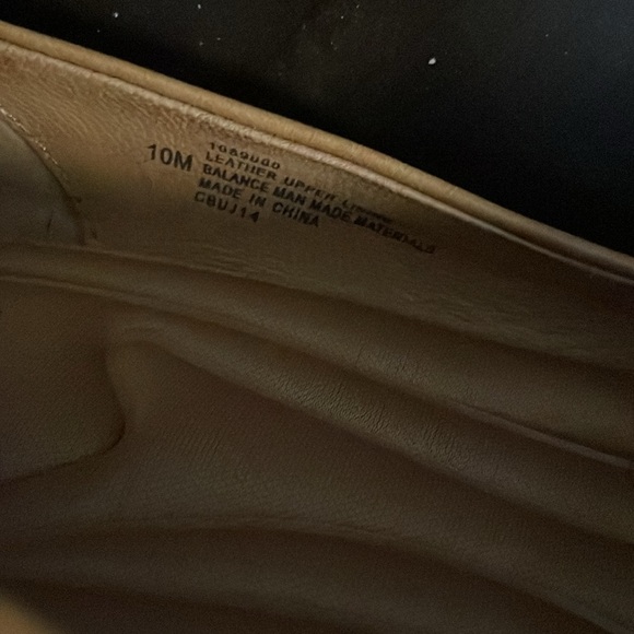 Comfortable dress shoes with 2 inch heel - Picture 5 of 5